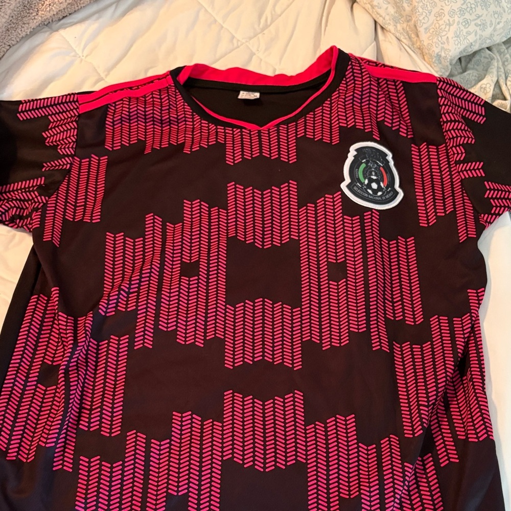 Men's Black and Pink Graphic Jersey